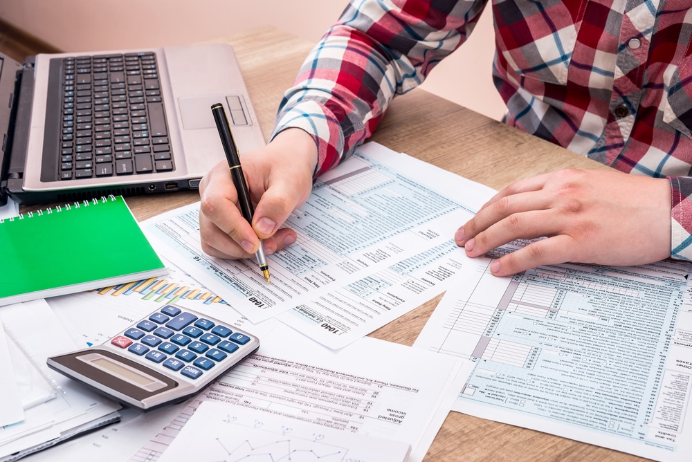 A guide to filing taxes as an independent contractor